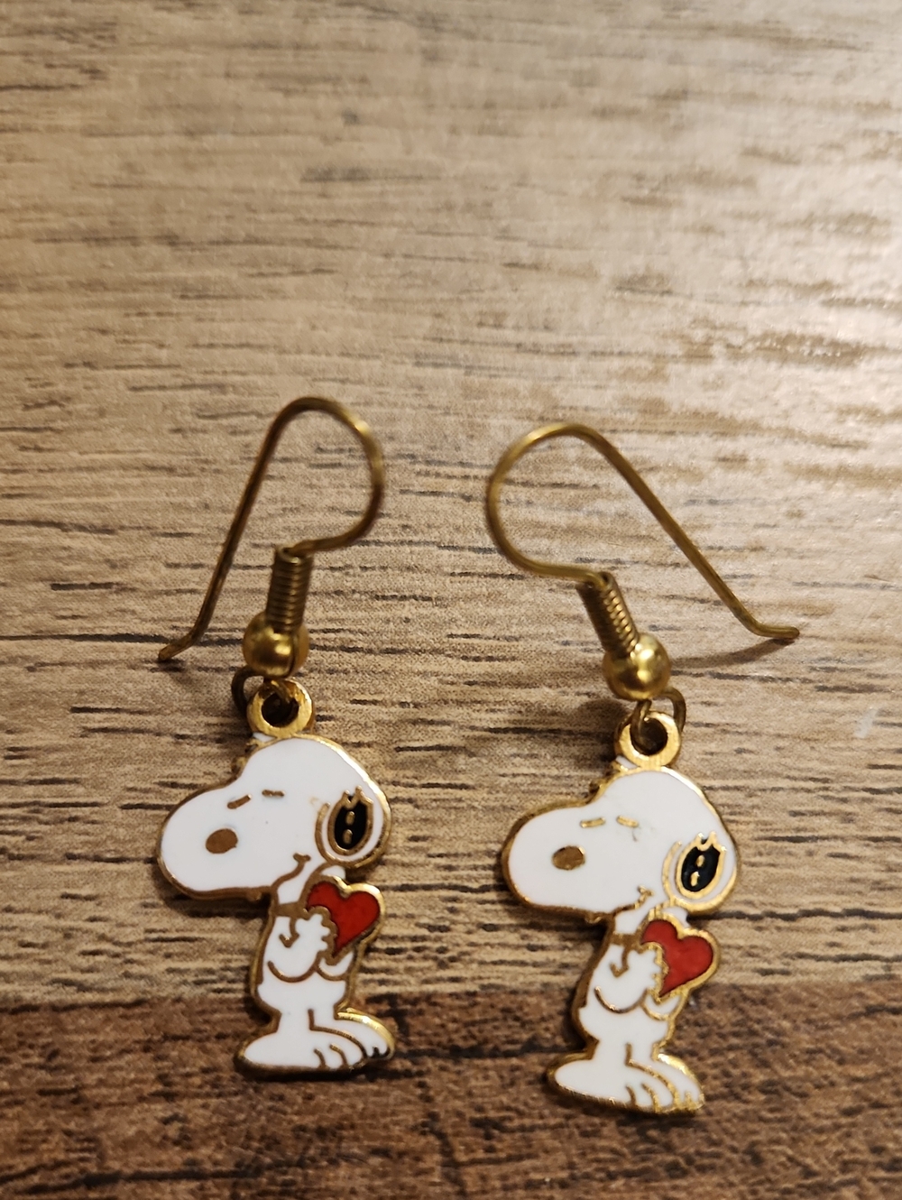 Peanuts White & Gold Snoopy Earrings with Red Hearts